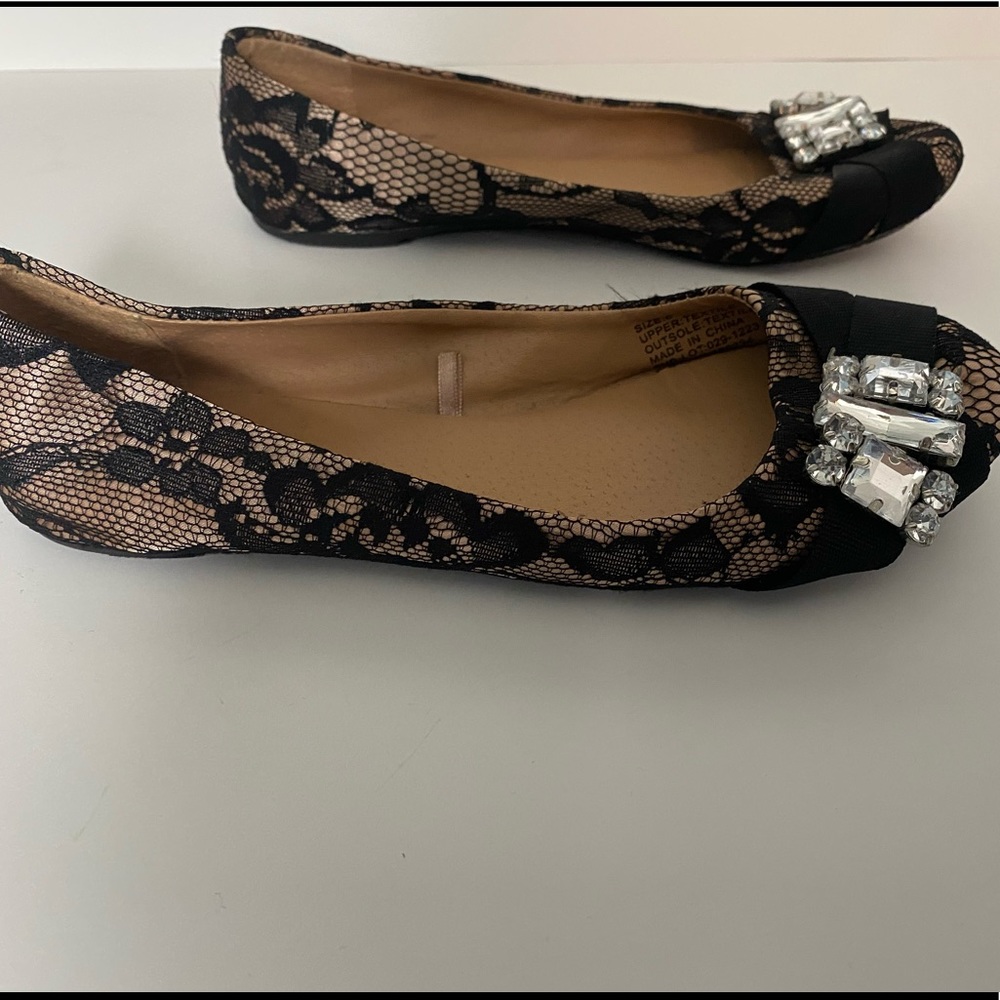 Women’s Size 6 Embellished Flats